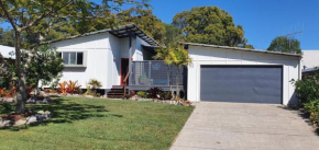 10 Double Island Drive - Modern family home, centrally located, swimming pool & outdoor area